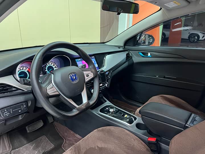 Changan Eado EV 2022 2022款 EV460 智行网约版 磷酸铁锂