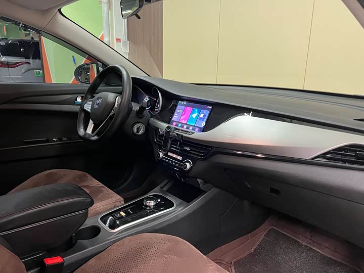 Changan Eado EV 2022 2022款 EV460 智行网约版 磷酸铁锂