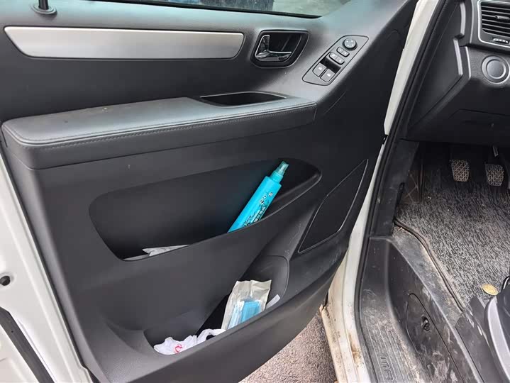 Maxus G10 2023 2023款 改款 2.0L 手动多功能版 汽油 7座