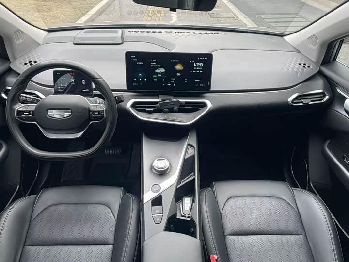 Geely Geometry C 2022 2022款 蓝莓C400