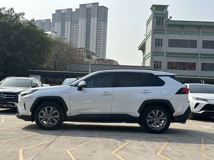 Toyota RAV4 2024 2024款 双擎 2.5L E-CVT两驱精英Plus版