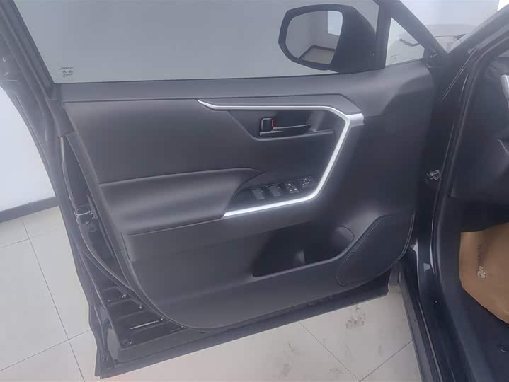 Toyota RAV4 2024 2024款 2.0L CVT两驱都市版