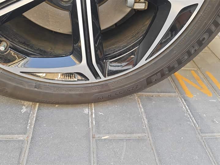 Hozon L 2024 2024款 纯电 510 闪充红衣版