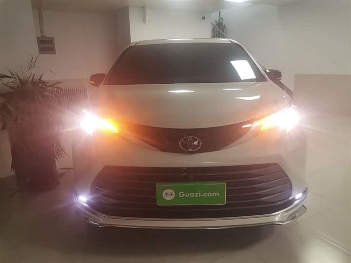 Toyota Sienna 2024 2024款 2.5L混动 尊贵版