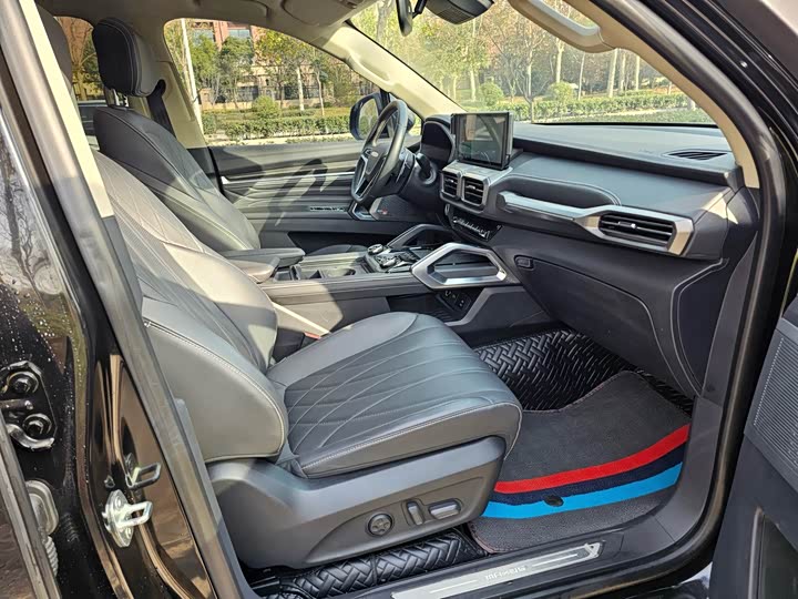 Maxus Territory 2023 2023款 2.0T 穿越豪华版 6座