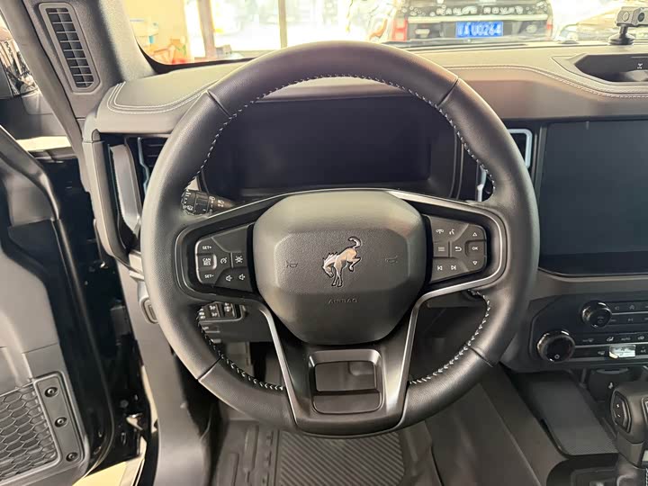 Ford Bronco 2024 2024款 2.3T 墨钻大脚越野版