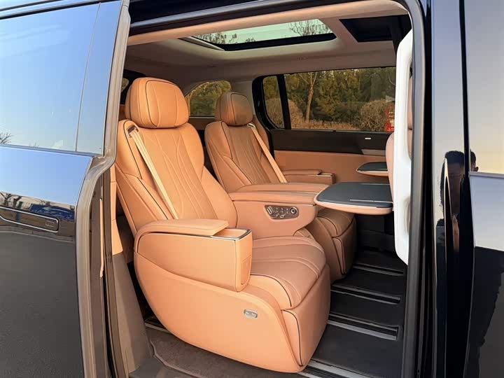 XPeng X9 2025 2025款 纯电 740超长续航 Max