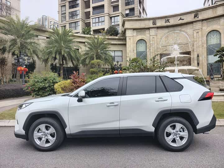 Toyota RAV4 2024 2024款 2.0L CVT两驱都市版