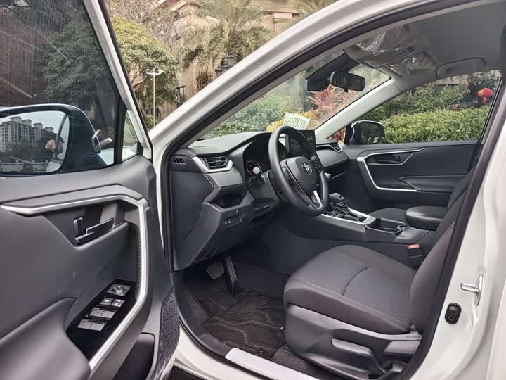 Toyota RAV4 2024 2024款 2.0L CVT两驱都市版