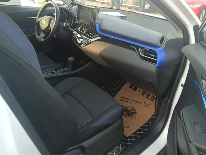 Toyota C-HR 2022 2022款 2.0L 舒适版