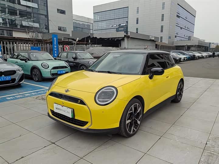 Mini Cooper 2024 2024款 452km COOPER SE 艺术家