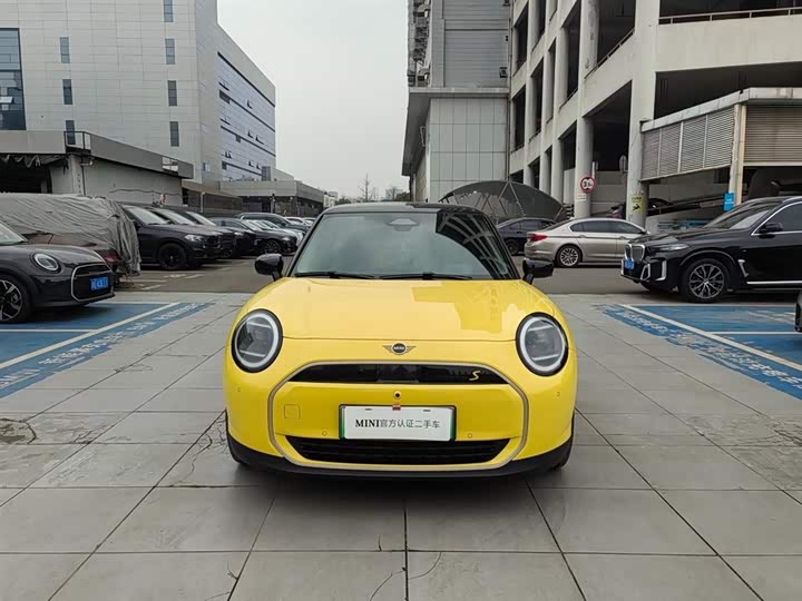 Mini Cooper 2024 2024款 452km COOPER SE 艺术家