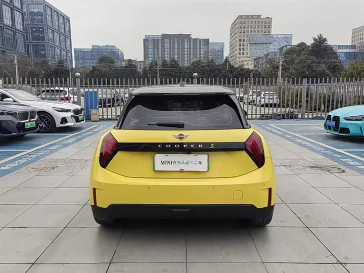 Mini Cooper 2024 2024款 452km COOPER SE 艺术家