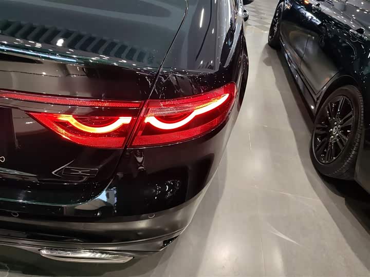 Jaguar XF L 2025 2025款 2.0T P300 四驱90周年典藏版