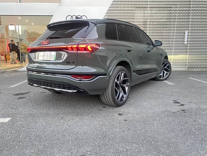 Audi Q6L e-tron 2026 2026款 首发领航版