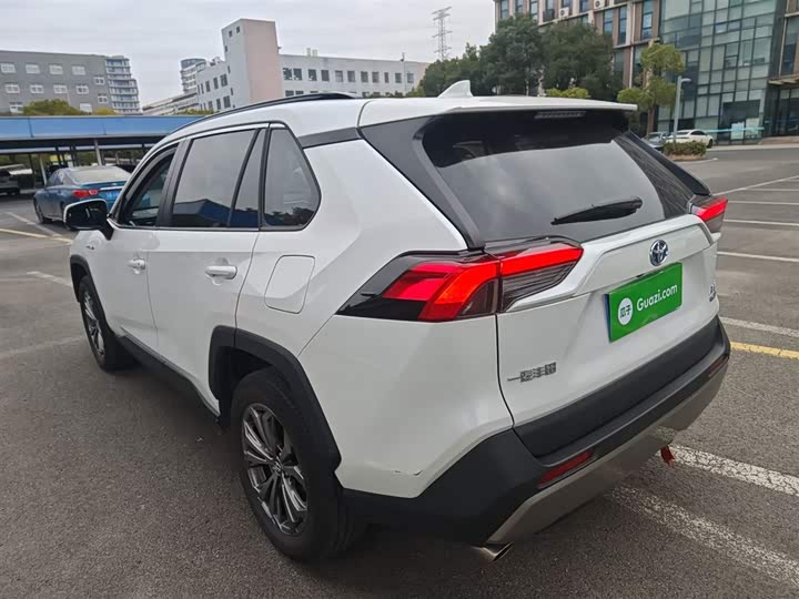 Toyota RAV4 2024 2024款 双擎 2.5L E-CVT两驱精英Plus版