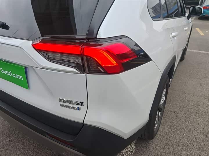 Toyota RAV4 2024 2024款 双擎 2.5L E-CVT两驱精英Plus版