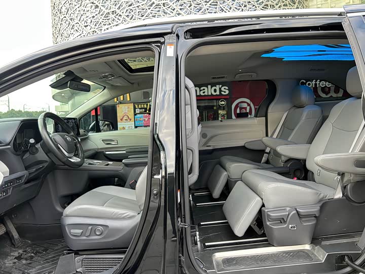 Toyota Granvia 2024 2024款 2.5L混动 舒适版