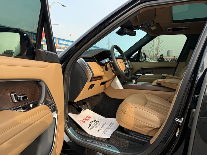 Land Rover Range Rover 2025 2025款 3.0 L6 400PS 盛世加长版