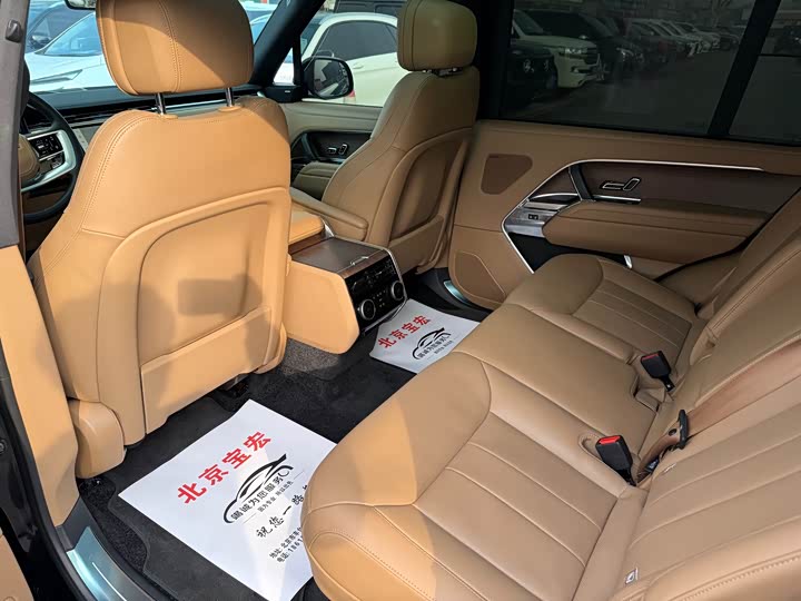 Land Rover Range Rover 2025 2025款 3.0 L6 400PS 盛世加长版