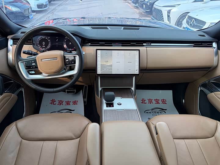 Land Rover Range Rover 2025 2025款 3.0 L6 400PS 盛世加长版