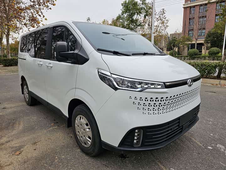 Maxus V70 2023 2023款 2.0T 精英版 自动短轴低顶 5/6座