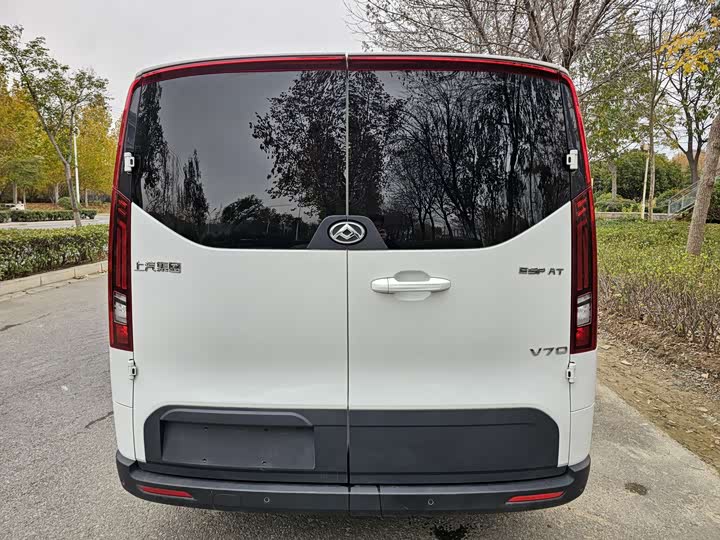 Maxus V70 2023 2023款 2.0T 精英版 自动短轴低顶 5/6座