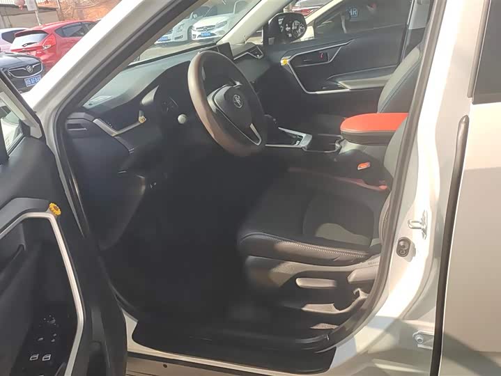 Toyota RAV4 2024 2024款 2.0L CVT两驱都市版