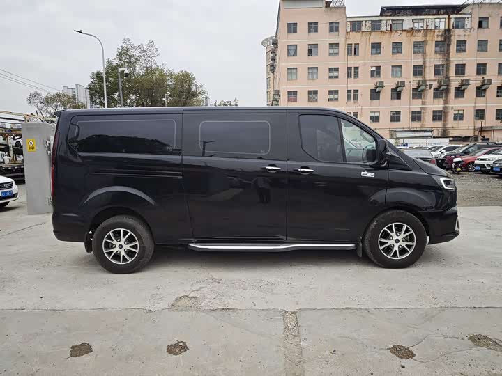 Ford Transit 2023 2023款 2.0T柴油自动商旅型中轴低顶7/8/9座