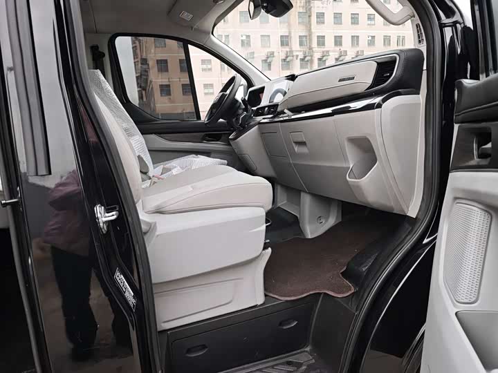 Ford Transit 2023 2023款 2.0T柴油自动商旅型中轴低顶7/8/9座