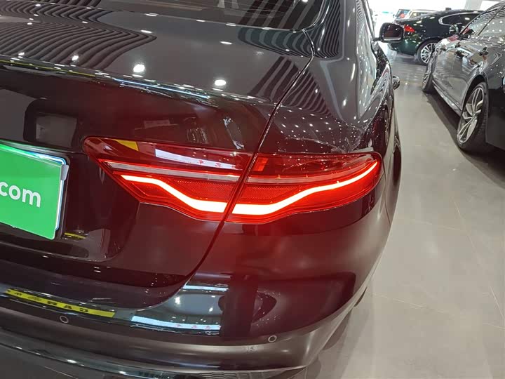 Jaguar XE L 2024 2024款 2.0T 250PS R-DYNAMIC S进取运动版