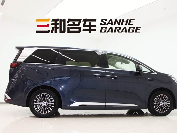 Denza D9 2025 2025款 DM-i 智驾版 1020 四驱尊荣型