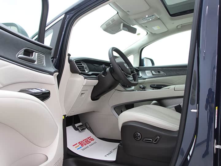 Denza D9 2025 2025款 DM-i 智驾版 1020 四驱尊荣型