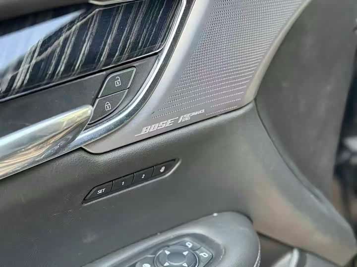 Cadillac XT6 2022 2022款 2.0T 六座四驱豪华型