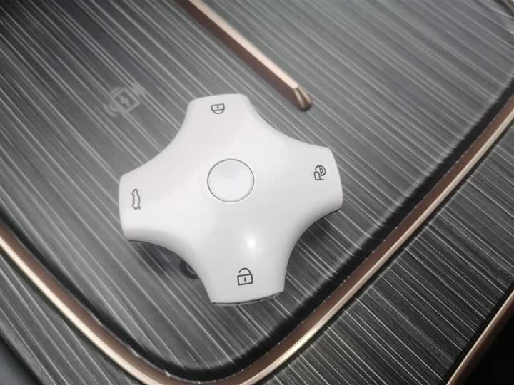 Dongfeng Yipai eπ 008 2025 2025款 210Max增程版 5座