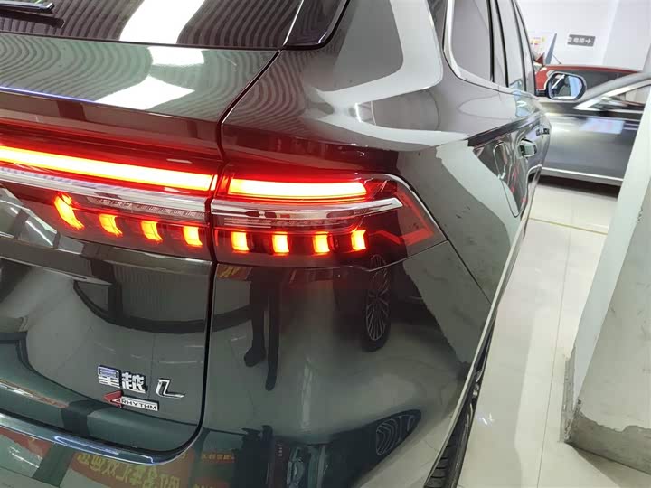 Geely Monjaro 2025 2025款 东方曜 2.0TD 自动四驱望月版