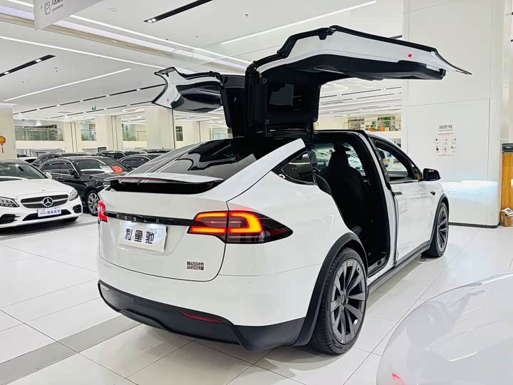 Tesla Model X 2023 2023款 三电机全轮驱动 Plaid版