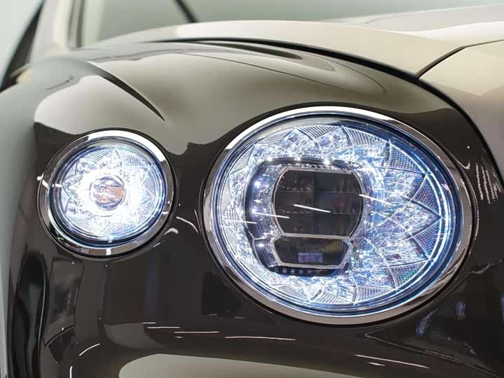 Bentley Flying Spur 2024 2024款 4.0T V8 雅度版