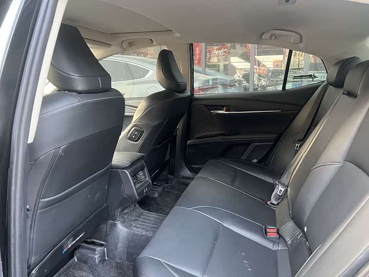 Toyota Camry 2024 2024款 双擎 2.0HGVP 豪华版