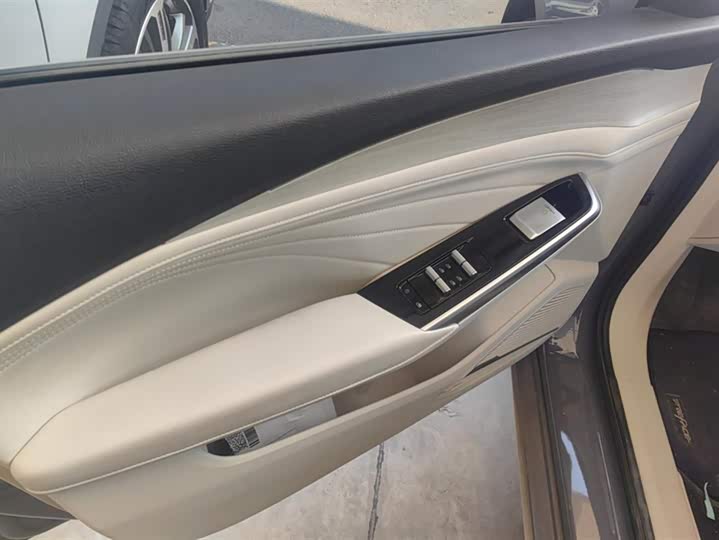 Geely Preface L 2024 2024款 油混 1.5TD 天宫版