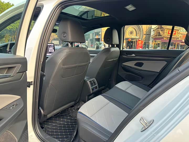 Volkswagen Golf 2025 2025款 300TSI R-Line