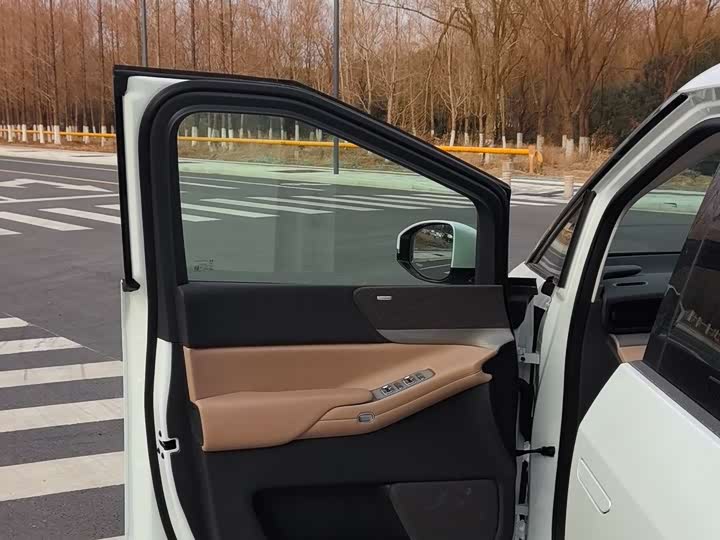 XPeng X9 2025 2025款 纯电 740超长续航 Max