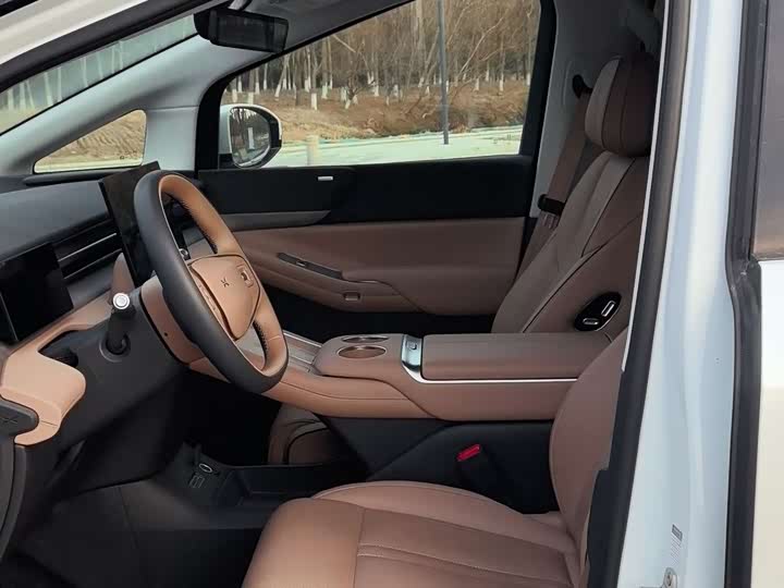 XPeng X9 2025 2025款 纯电 740超长续航 Max