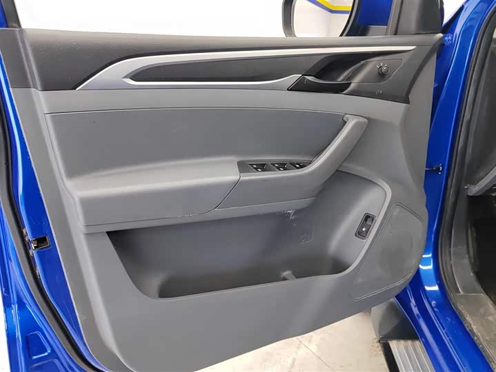 Maxus T70 2021 2021款 2.0T柴油手动四驱进取版长箱高底盘