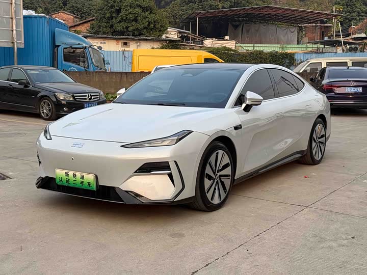 Geely Galaxy E8 2024 2024款 665km 后驱星舰 远航版