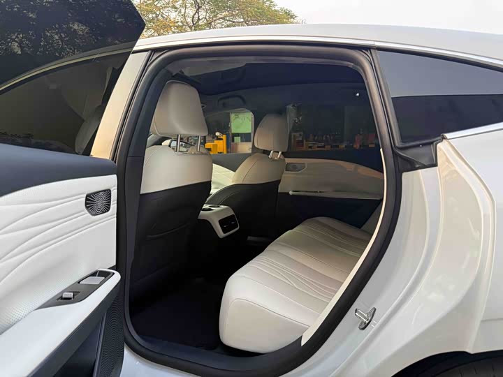 Geely Galaxy E8 2024 2024款 665km 后驱星舰 远航版