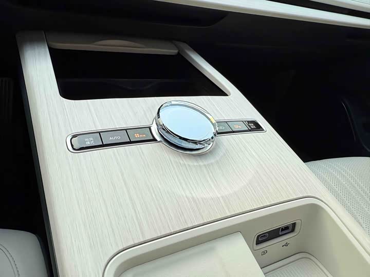 Geely Galaxy E8 2024 2024款 665km 后驱星舰 远航版