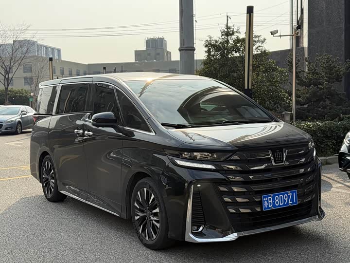 Toyota Vellfire 2024 2024款 皇冠 双擎 2.5L 至尊版