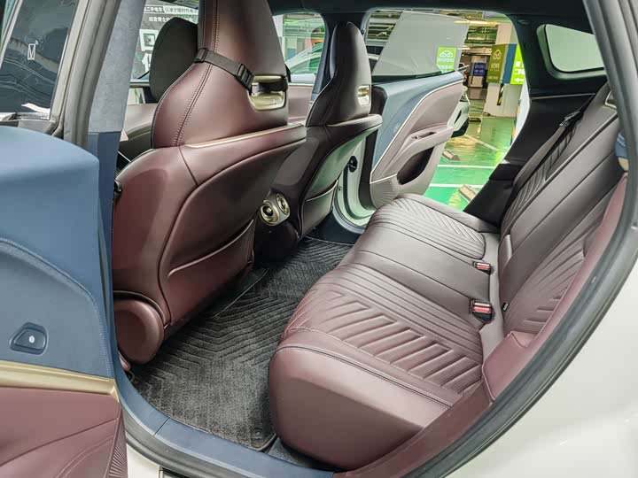 Avatr 11 2023 2023款 长续航单电机版 5座