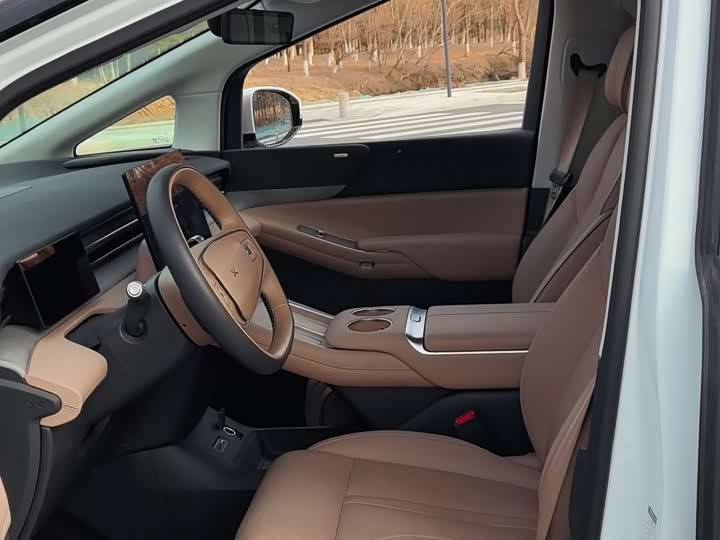 XPeng X9 2025 2025款 纯电 740超长续航 Max